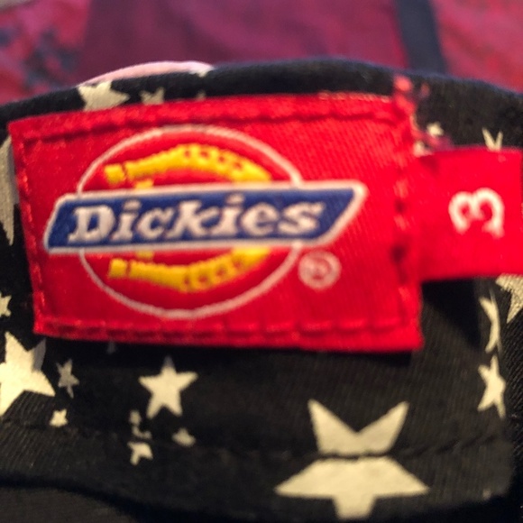 Dickies black and white star skirt, size 3. Zipper , slit form fitting, like new - Picture 5 of 5